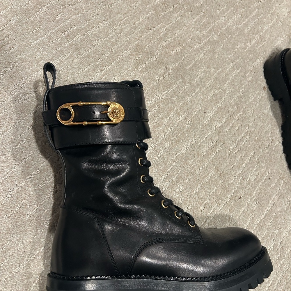 Versace combat booth in amazing condition